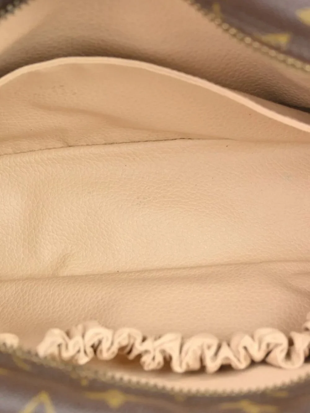LOUIS VUITTON TROUSSE TOILETTE 28 COSMETIC POUCH